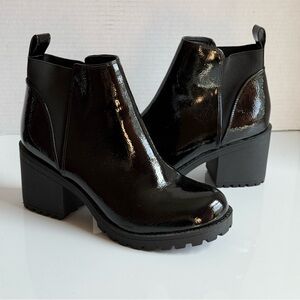 Dirty Laundry Black Patent Chunky Block Heel Chelsea Boots Size M
